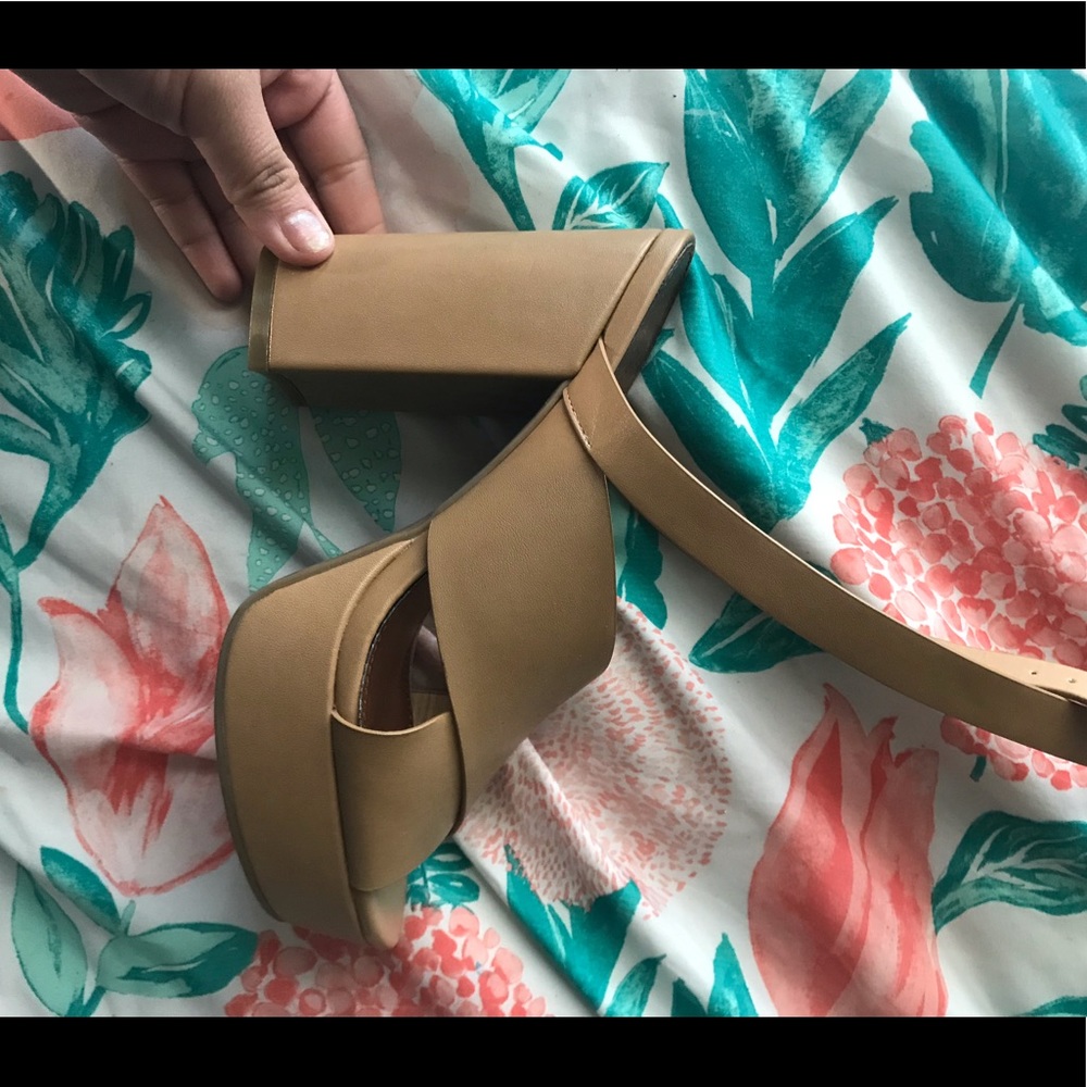 Platform beige heels 🌟